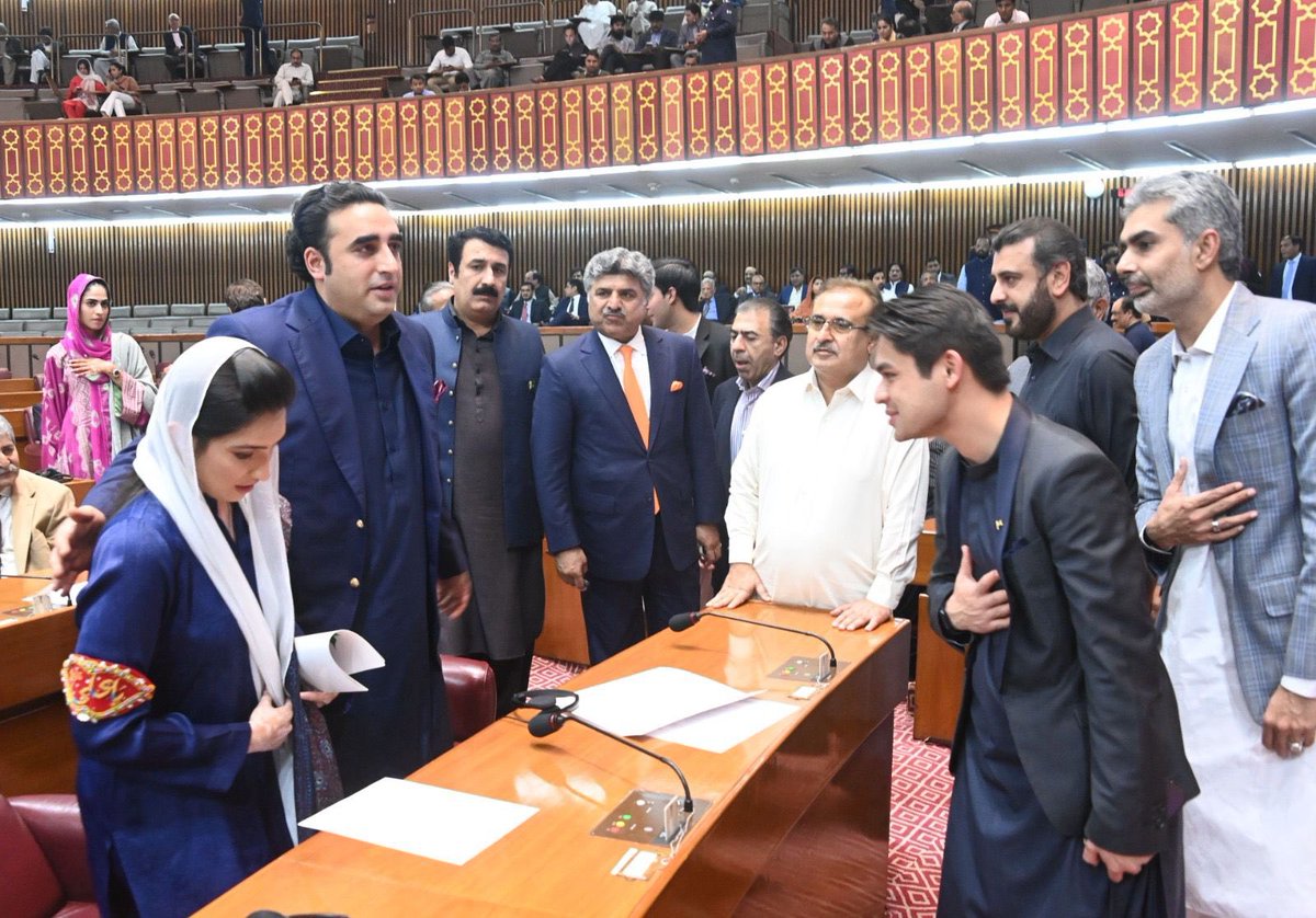 JamalRaisani's tweet photo. میں بی بی آصفہ بھٹو زرداری کو پارلیمنٹ میں حلف اٹھا کر باقاعدہ پارلیمانی ممبر بننے پر مبارکباد پیش کرتا ہوں۔ محترمہ آصفہ بھٹو اپنی والدہ شہید بےنظیر بھٹو کے نقشِ قدم پر چلتے ہوئے ملک کی غریب عوام کیلیے دن رات کام کرنے کیلئے پُرعزم ہیں۔ https://t.co/hihD4QAqaX