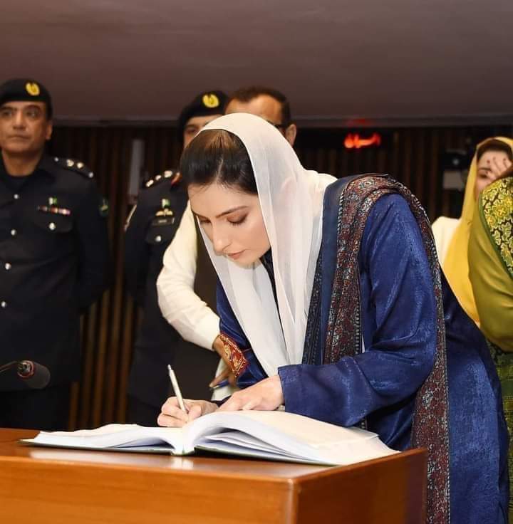 Balushihaider3's tweet photo. میں روپ بدل کر آوٴنگی
تم مجھ کو مار نہ پاوٴ گے
@AseefaBZ @Nabilgabol https://t.co/h6sKXVEZy0