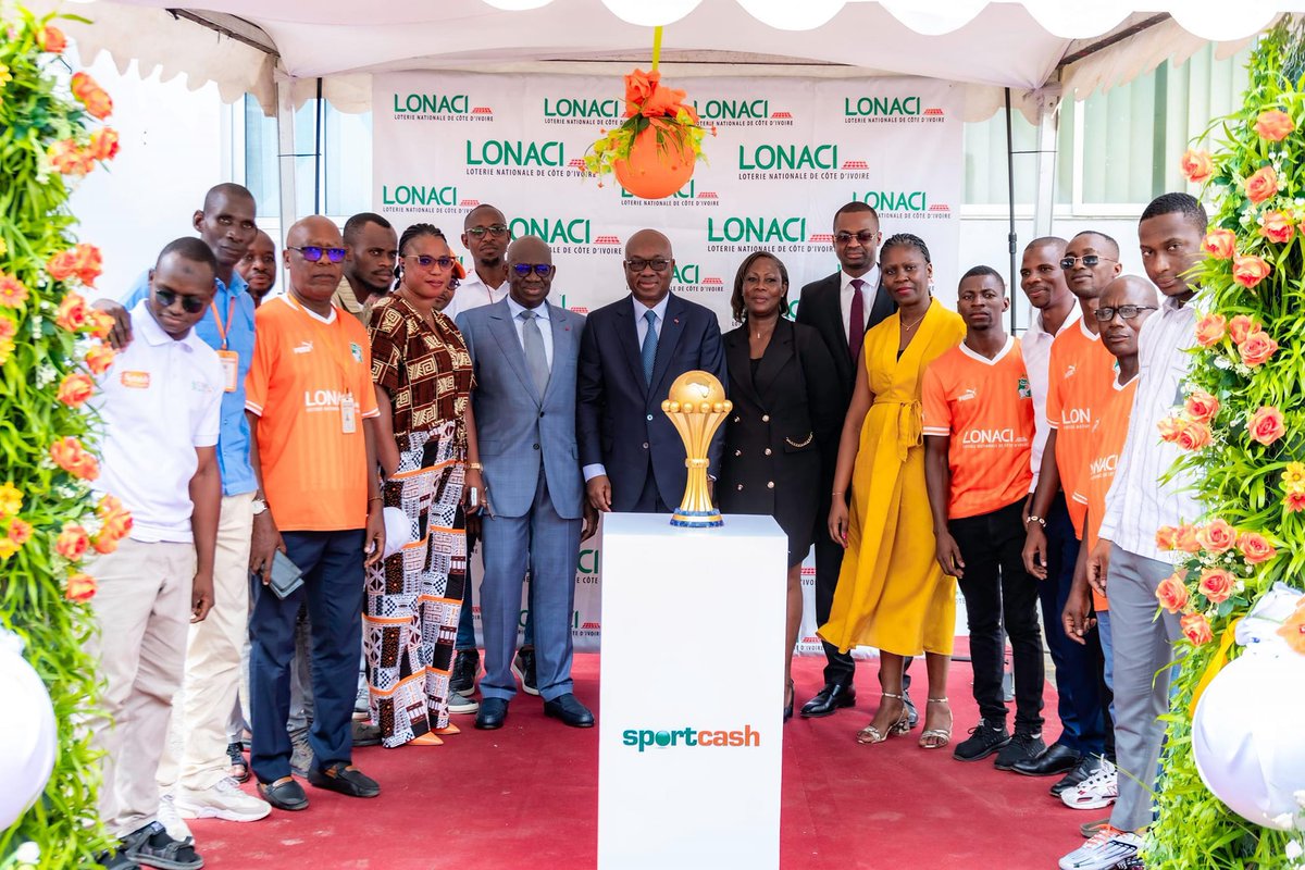 La présentation du trophée de la Coupe d’Afrique des Nations continue. C’était au tour de la Lonaci de recevoir le trophée ce ce lundi 15 avril 2024 au siège de l’institution, sis Marcory Zone 4.

#PulseSports