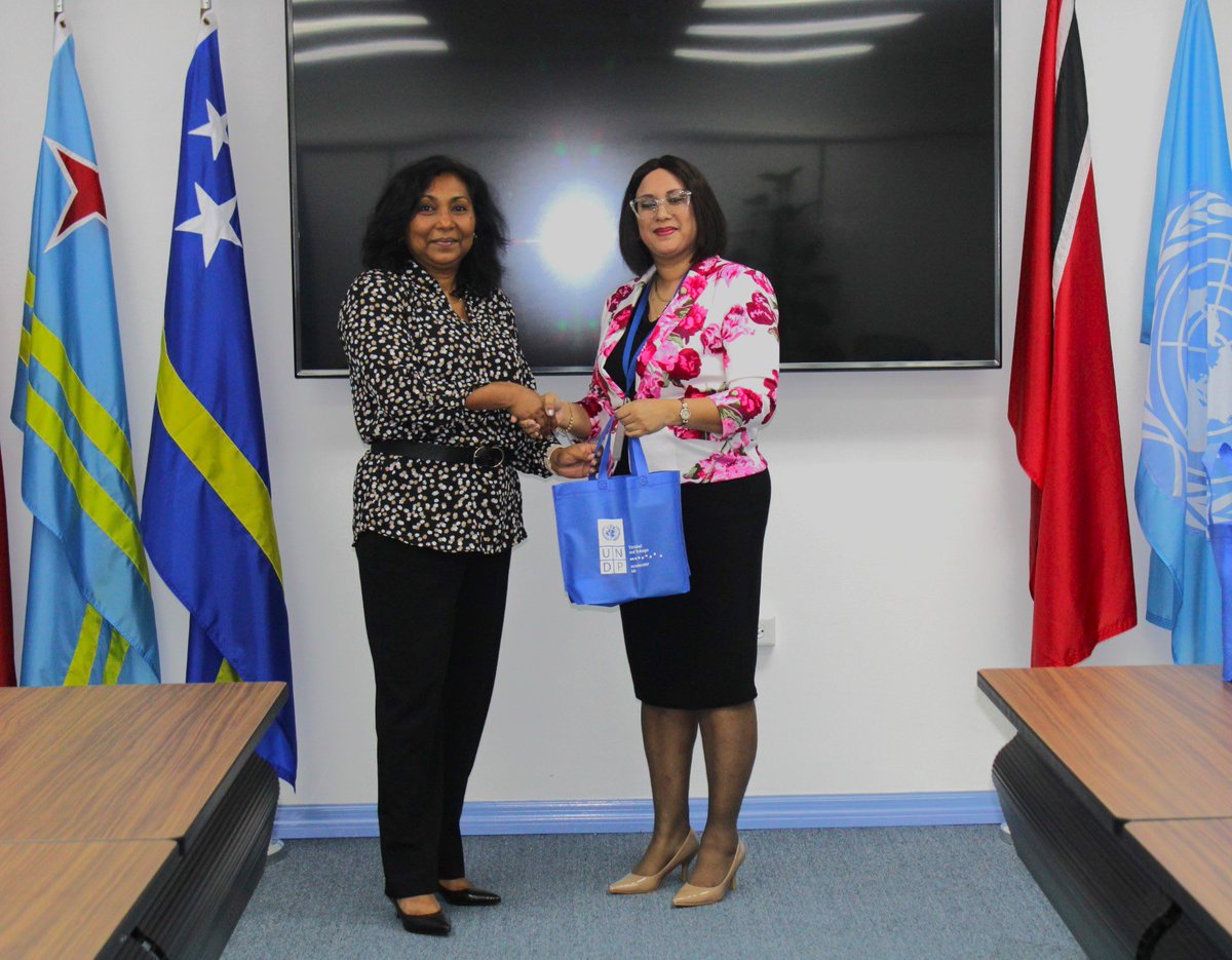 UNDPBarbadosEC's tweet photo. What does #CariSECURE 2.0 and @FreetheSlaves have in common? Both are working to reduce trafficking in persons (TIP) in the region⛓️🙅🏽 In Trinidad and Tobago last week, The project met to discuss how we might join forces, with support from @usaidescarib! 🇹🇹https://t.co/BorB4SXhFJ https://t.co/gGSQ6YuiuV
