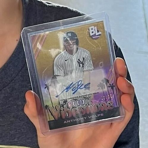 Topps's tweet image. ❤️ AWESOME HOBBY MOMENT ❤️

Over the weekend, @midwestboxbreak conducted a MASSIVE card giveaway where he gifted nearly 11,000 cards to young collectors and fans at local minor league baseball games.

Not only was he giving away singles, but also sealed packs. And some of the…