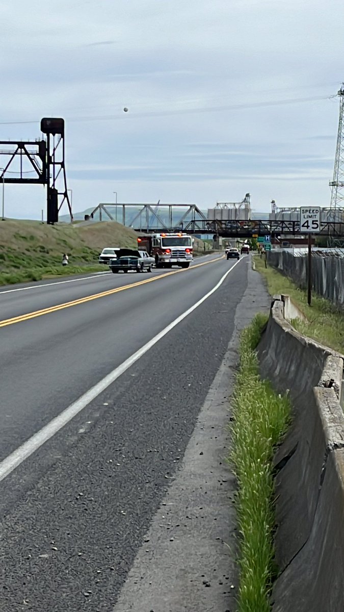 ChrisMitcheKLEW's tweet photo. The west bound lane of Levee Bypass is closed starting at 5th, scanner traffic reported the incident as a car fire. https://t.co/SW5gSTmNbE