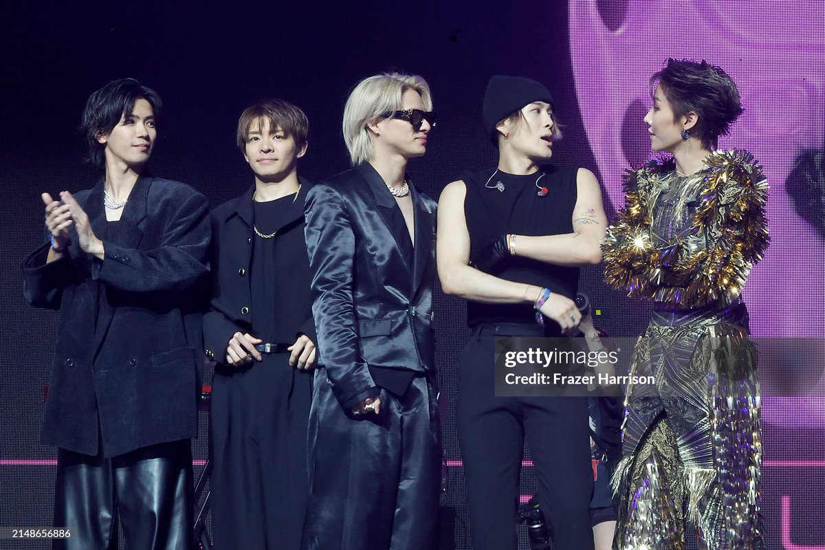 JacksonWGlobal's tweet photo. [PRESS] 240414

@JacksonWang852, Number_i and Liu Yuxin at #Coachella2024

(Photo by Frazer Harrison/Getty Images for Coachella)

#JacksonWangxNumber_i
#JacksonWangCoachella 
#JacksonWang #王嘉尔 #잭슨 #TEAMWANG https://t.co/PMM3pf1qvt
