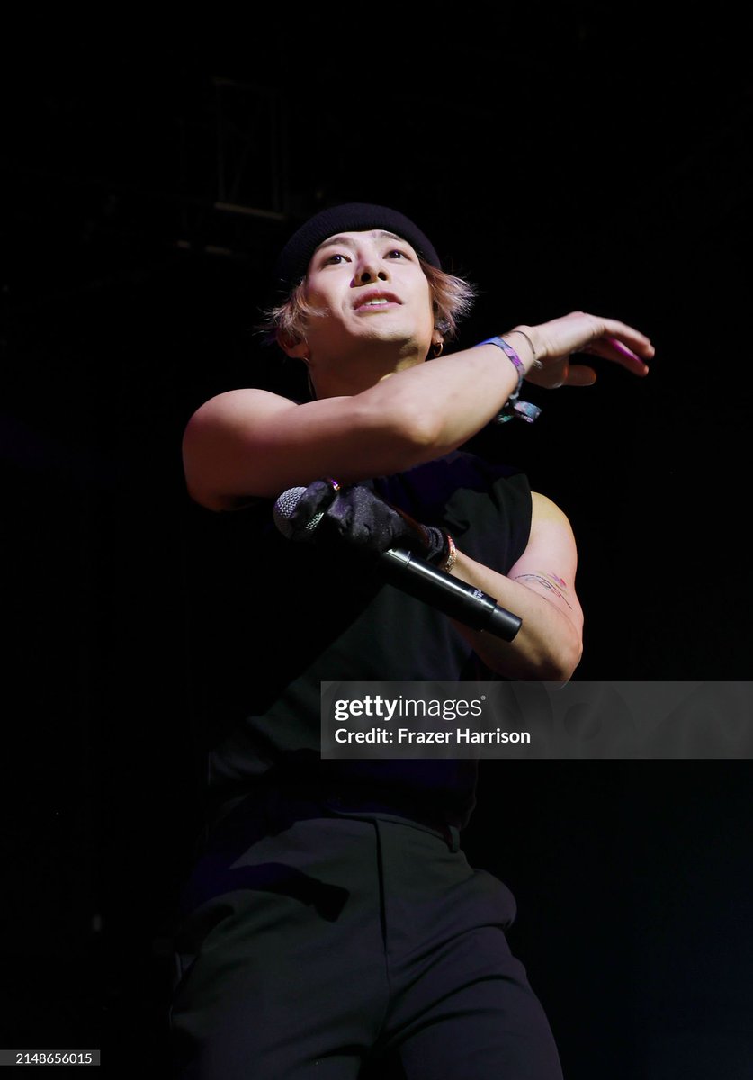 JacksonWGlobal's tweet photo. [PRESS] 240414

@JacksonWang852, Number_i and Liu Yuxin at #Coachella2024

(Photo by Frazer Harrison/Getty Images for Coachella)

#JacksonWangxNumber_i
#JacksonWangCoachella 
#JacksonWang #王嘉尔 #잭슨 #TEAMWANG https://t.co/PMM3pf1qvt