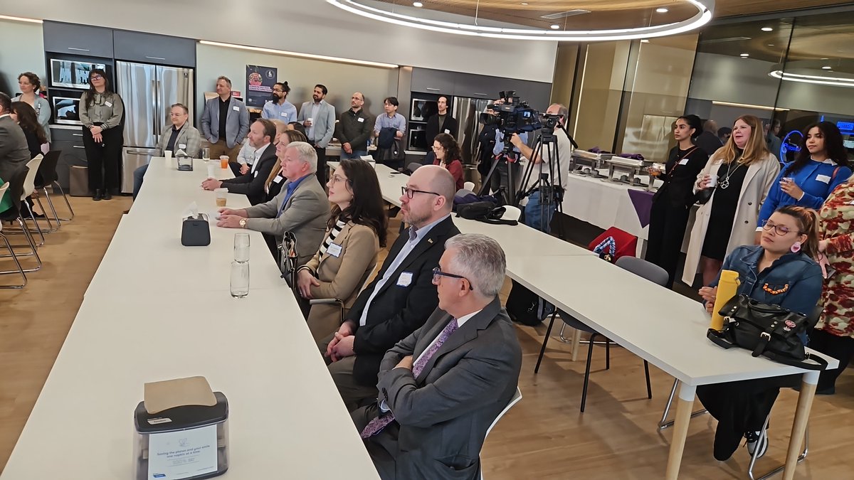 Bonne nouvelle! <a href="/Research_MB/">Research Manitoba</a> poursuit son #partenariat avec #Mitacs et investit 4,8 M $ pour stimuler la recherche et la croissance de la main-d’œuvre au Manitoba. Nous lions le talent en recherche aux #entreprises + l’industrie du Manitoba. <a href="/reneecable/">Renée Cable (she/her)</a> mitacs.ca/fr-ca/nouvelle…