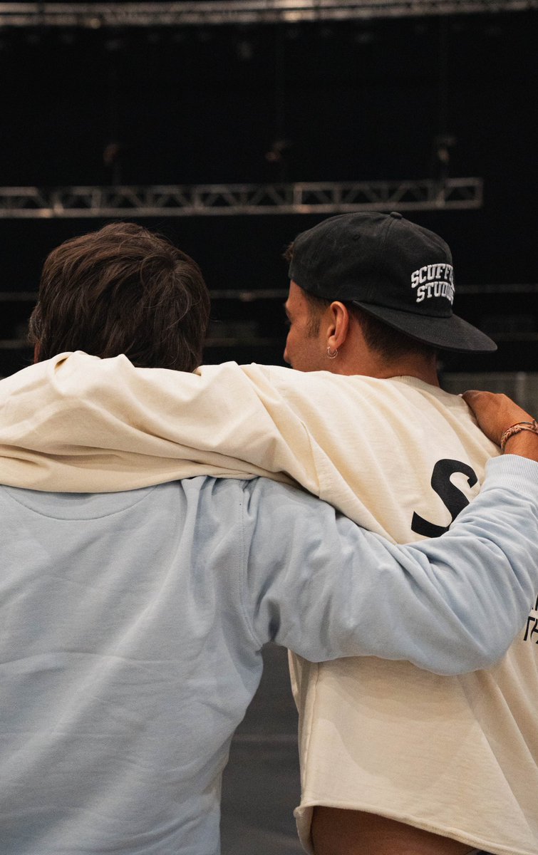 OT_Oficial's tweet photo. Los ensayos de la #GiraINGOT23 han empezado y la verdad es que estamos MUUUUUUUY FELICES de tenerles a todos de nuevo y de disfrutar de su talento 😭💙 ¿HAY GANAAAAAAAAAAS? https://t.co/C6PHuoI4WX