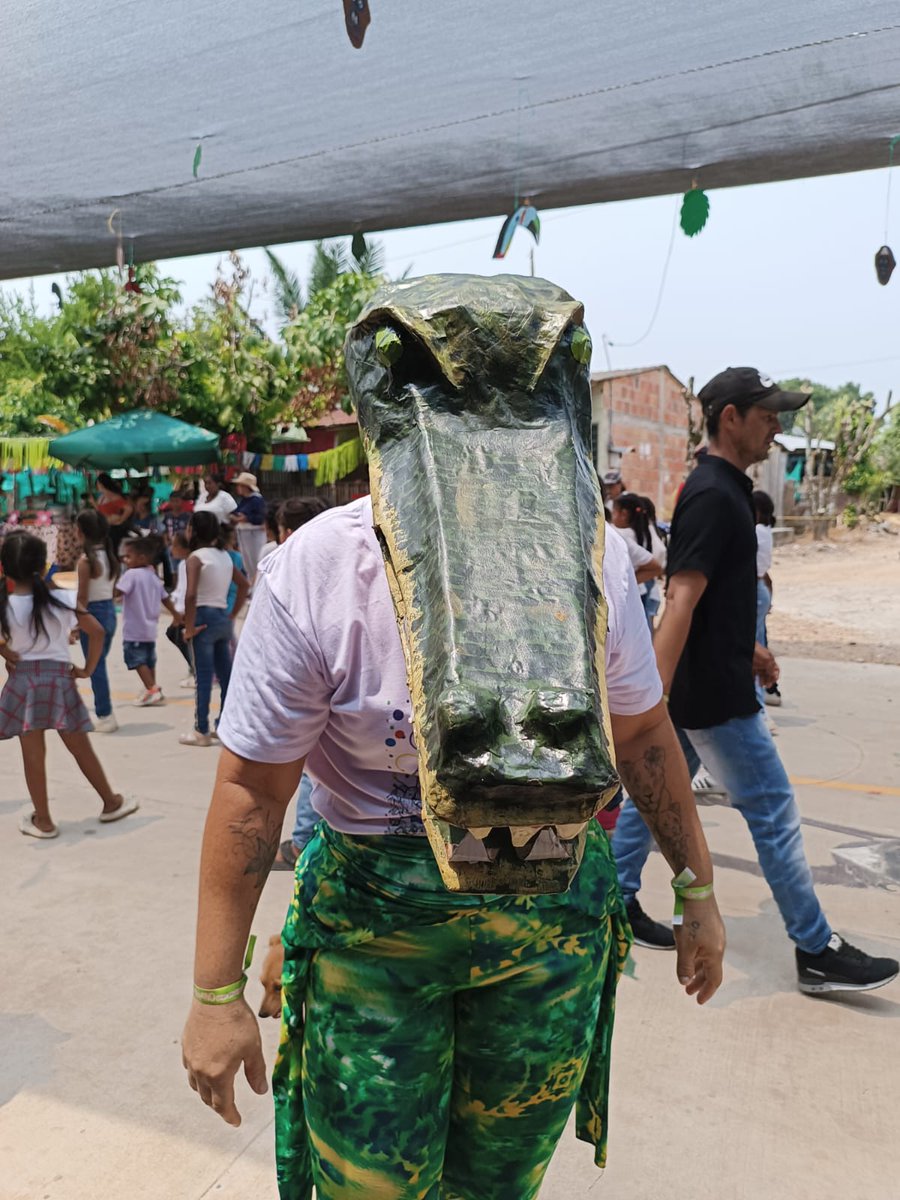 🐒¡El choibo y sus amigos celebraron la #conservación y la #vida! 🐟🐢🐊 Con comparsas, bingo, 'empanada master' y mucho más, la comunidad de Bocas del Carare (Puerto Parra, Sder) lideró la edición 9 del festival cuyo lema fue 'los animales silvestres no son mascotas'. #PVS