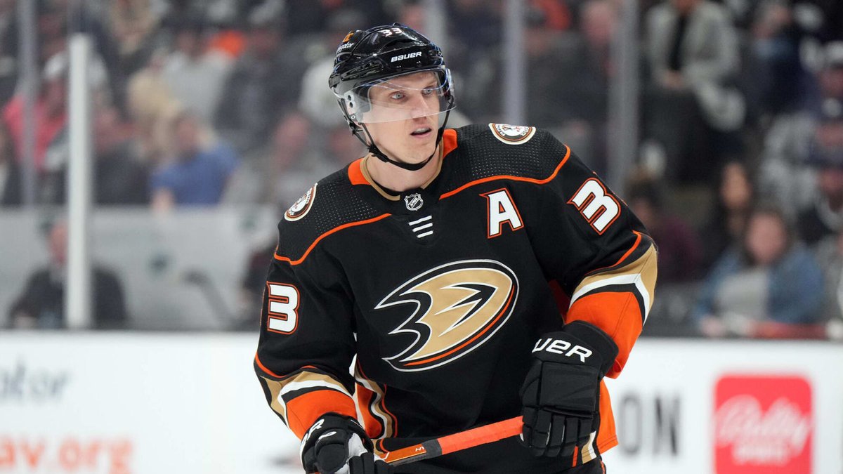 Anaheim Ducks' pending unrestricted free agent (UFA) RW Jakob Silfverberg has signed a one-year contract with Brynäs (Allsvenskan), beginning next season (2024-25).

Silfverberg has originally announced retirement on April 11.

#FlyTogether 

(📷: Kirby Lee)