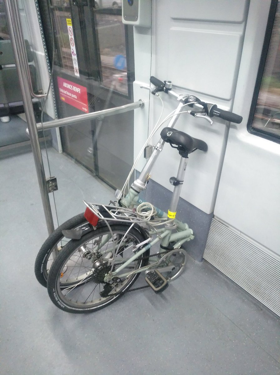 GABRIELMC1972's tweet photo. Tras un intenso y fructífero día de trabajo, toca volver a casa, #EnBici #EnTren #MovilidadSostenible #MovilidadActiva #MovilidadSana #SomosVerdes @Equo_Cantabria @equo_de https://t.co/eoy8jnjI5O
