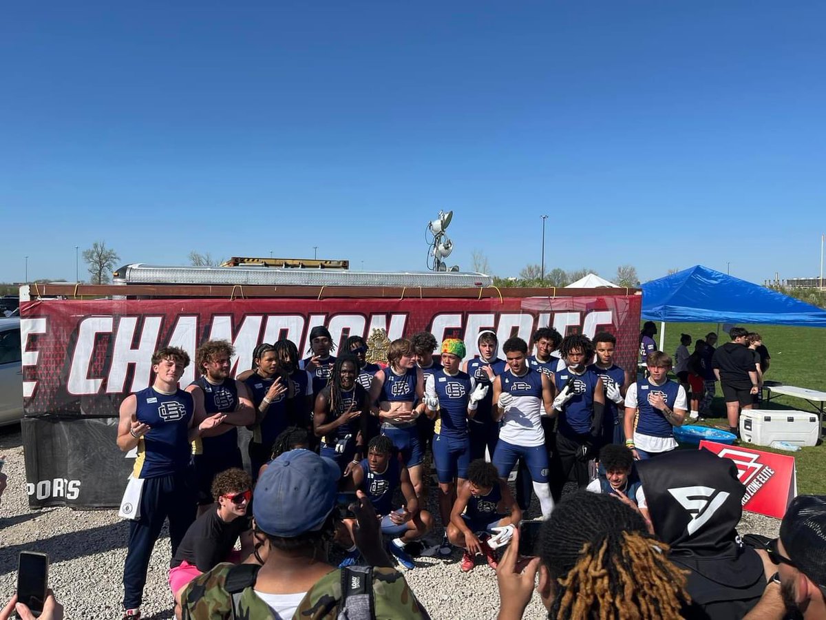 Jayden__Russell's tweet photo. I’m proud of our 18U boys this weekend attending the Chicago @RedZone7v7Elite Tournament and Placing 1st 🥇and 15U placing 2nd 🥈

18U We went 7-0 

 18U defense- In 7 games Defense most points allowed was 14 points! 🔒🔒🔒

@BCfootballHF @homefieldkc @TateRaboin @camxjackson25 https://t.co/vKmMbQDaon