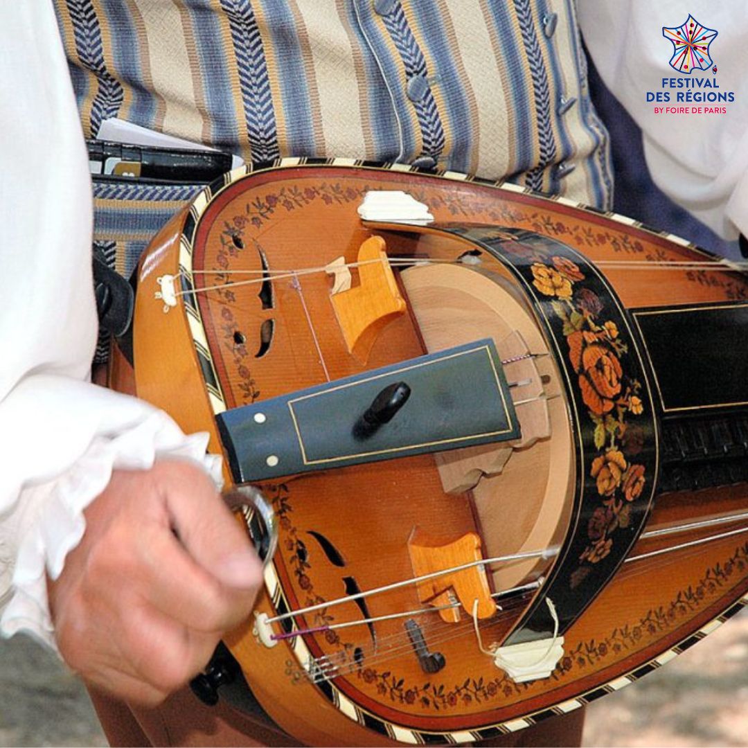 Nouveau : le Festival des Régions ! Au programme : danses, chants, musiques traditionnelles, quizz et gastronomie française. Hautes-Alpes, Corrèze, Pays Basque, Aveyron, Cantal, Normandie, et bien d'autres coins de France seront réunis ! Programme 👉️ vu.fr/ADezT