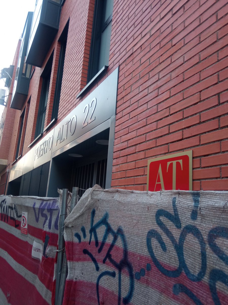 lolipeich's tweet photo. No ha terminado la obra y ya se huele la gentrificación... El barrio para las vecinas! https://t.co/876oiBzMk4