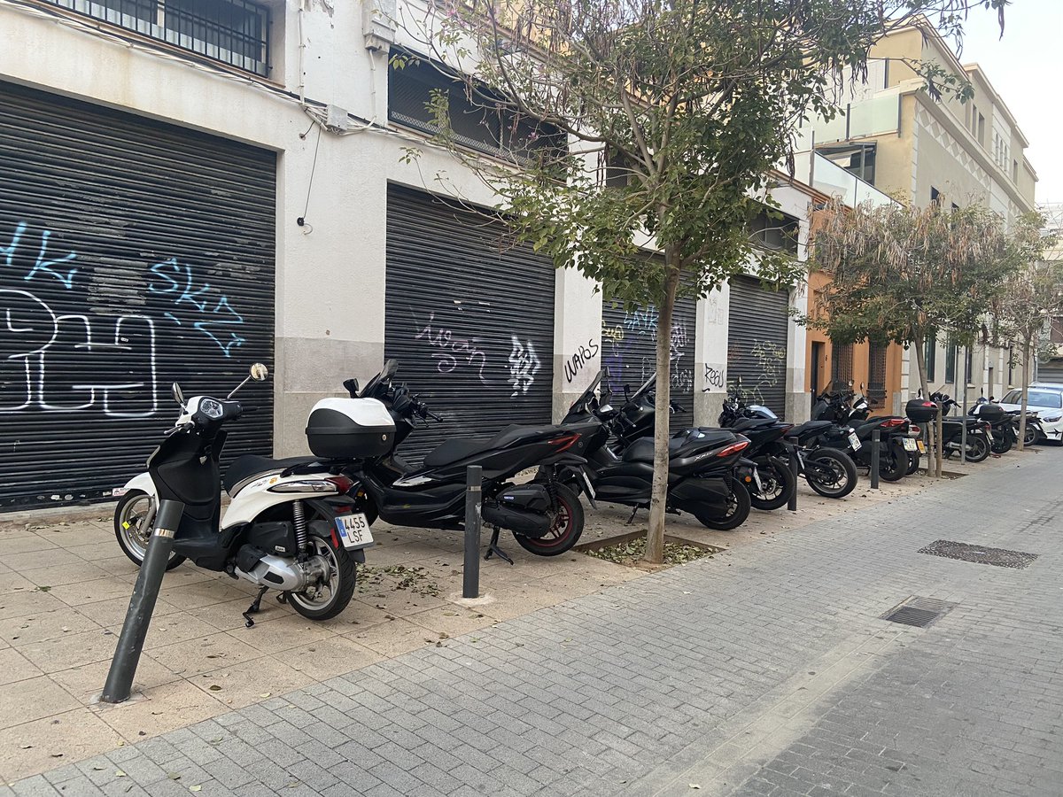 Veig que @matarocat ha inaugurat un nou aparcament de motos a la vorera montanya del carrer Jaume Ibran.