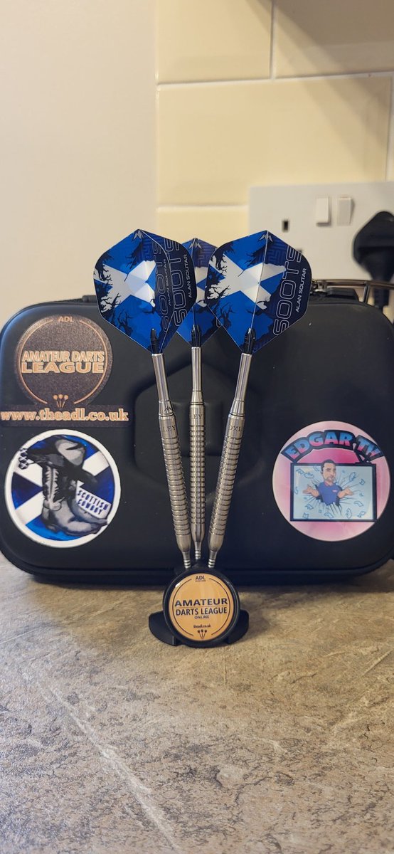Lovely new stand for the start of Season 4 in @TheadlDarts and a new sticker for my case collection
#lovethedarts #forthewin #fortheplayers @crainie_kevin @theedgar501 @UnicornDarts @MissionDarts @LoxleyDarts @soots180