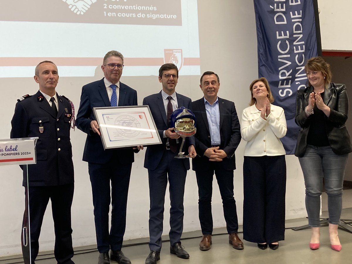 La cérémonie de remise des labels « Employeur partenaire des sapeurs-pompiers » démontre combien la #Vendée est une terre d’engagement et de générosité. Un label remis ce soir à 16 nouvelles entreprises et collectivités, dans les locaux de Kuhn Audureau à La Copechagnière.