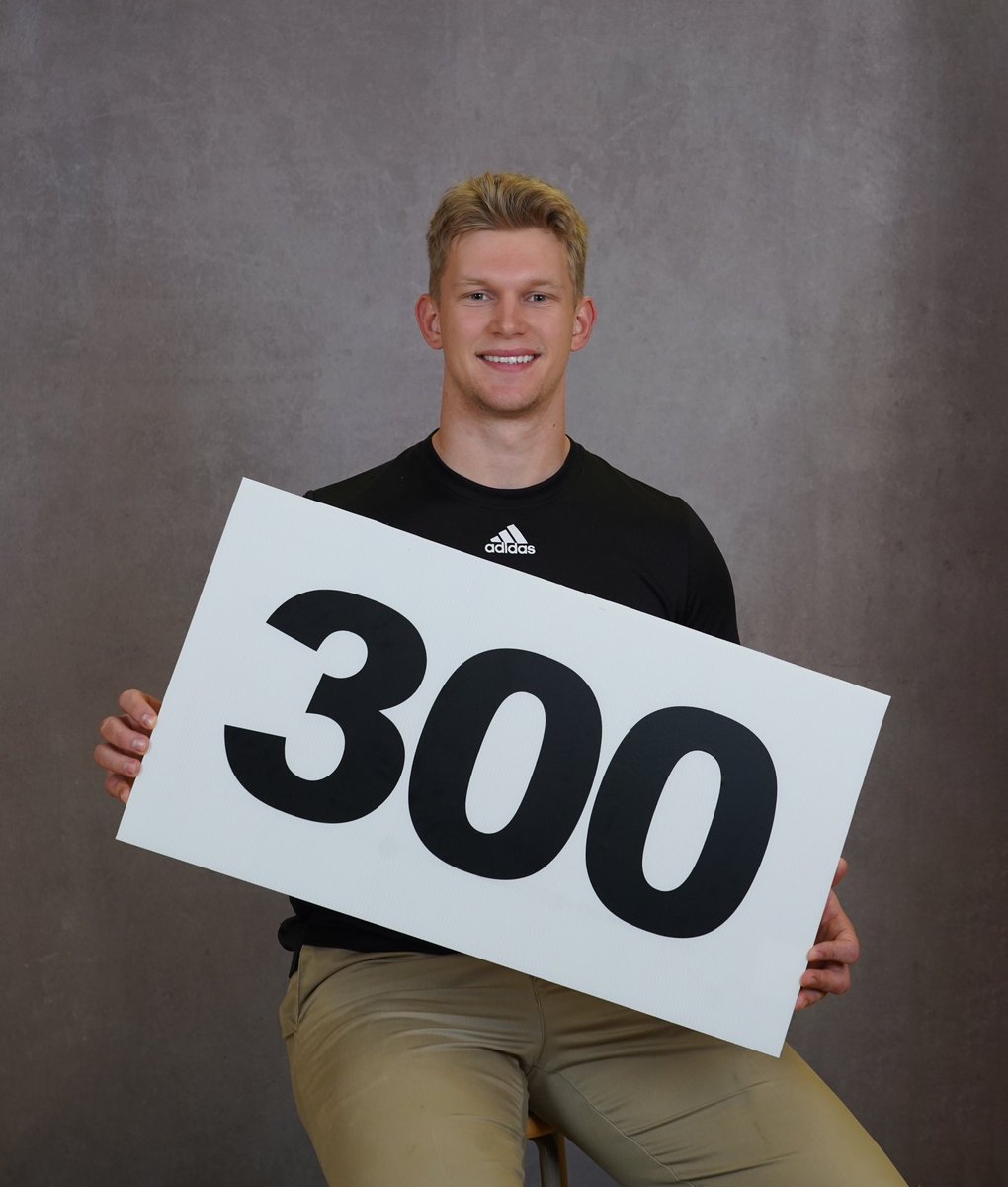 Congratulations to @UNDfootball’s Jaden Norby for volunteering 300 hours of community service! #UNDproud