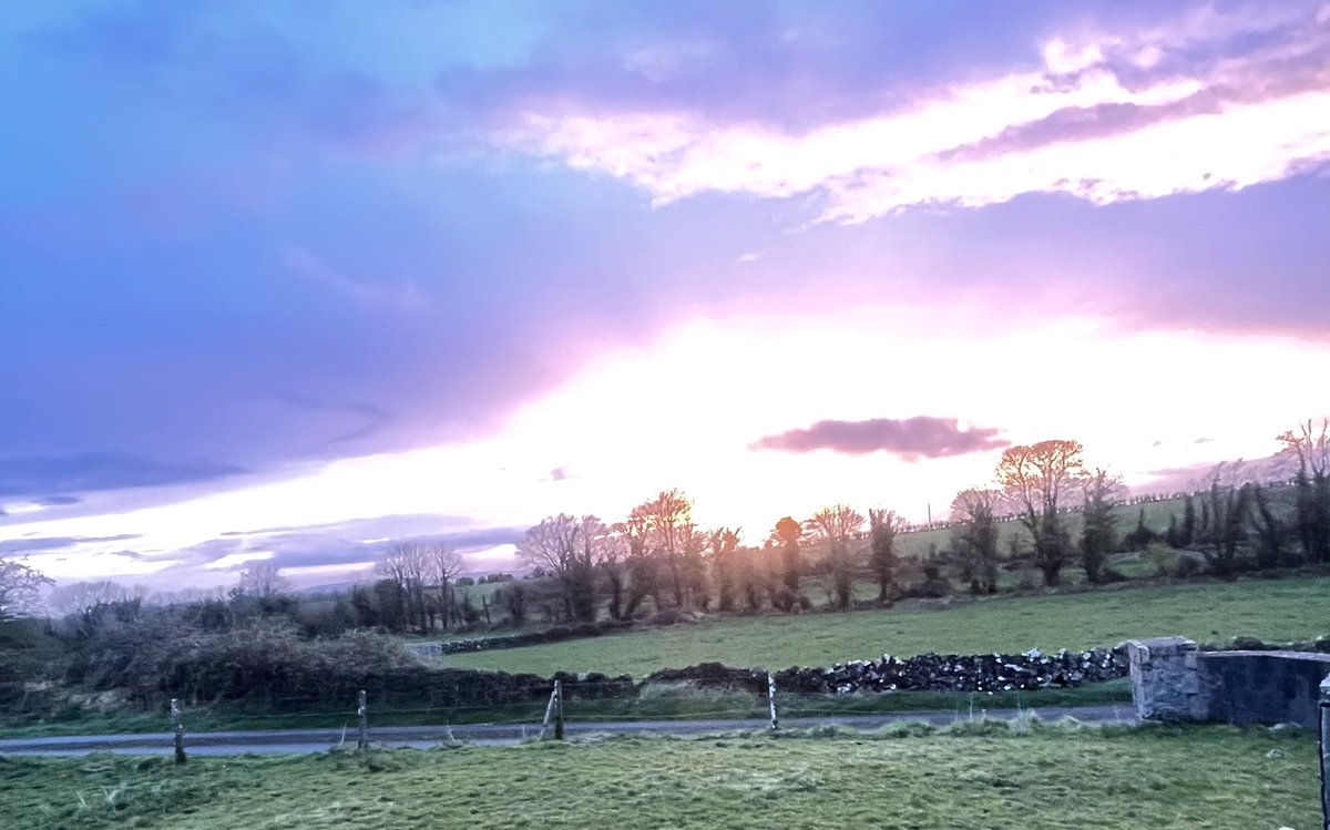 🌒 We prepared for the solar eclipse @clontuskertns 🌒 We had a great lesson learning about the types of eclipses and how they occur 🌒 Did the cloud cover lift in Galway? 🌒 No!!! But we were rewarded with a beautiful sunset 🌅