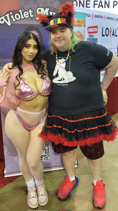 CrimsonShadow8 @Exxxotica Chicago’s pics and videos