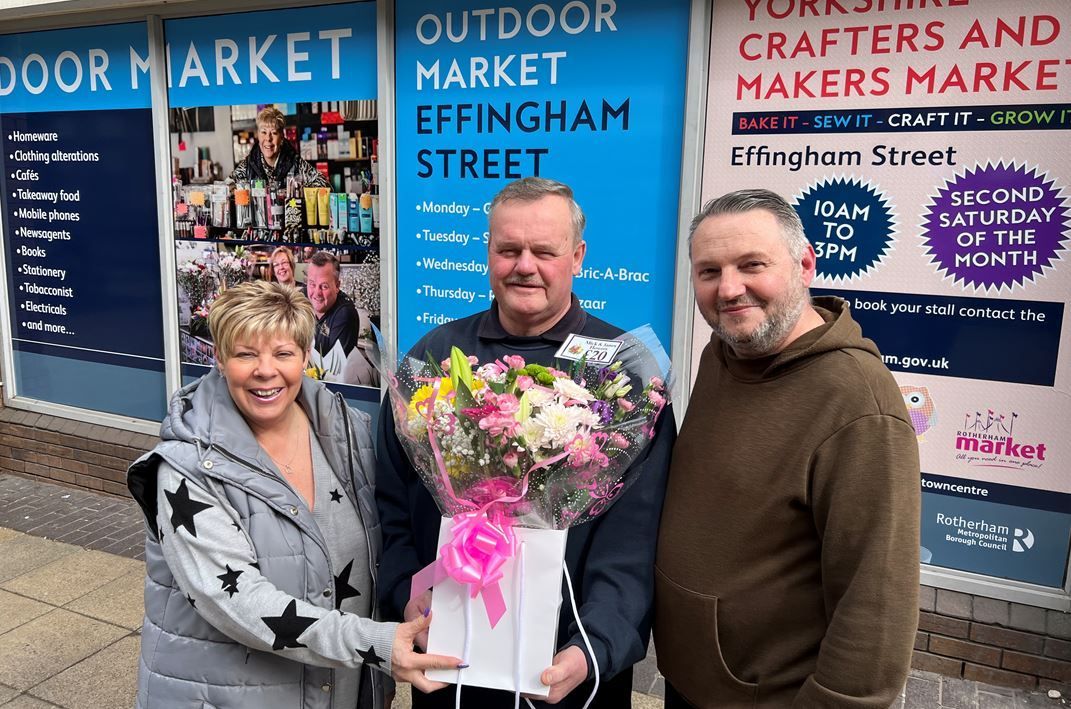 Traders from Rotherham indoor market popped outside to see some familiar faces on the new signs that went up on Effingham Street this week. The signs are here to remind shoppers that the indoor market is open for business as usual. Find out more here: buff.ly/3JiuQjE