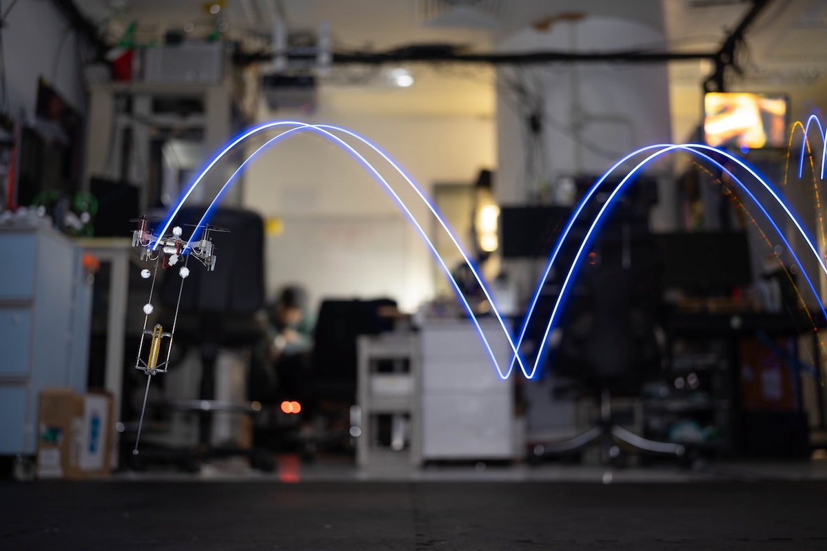 This robot gets its hops from flying. 

A new study in Science #Robotics shows off the agile jumps of the #Hopcopter, created by @CityUHongKong @hkust scientists. scim.ag/6Bz