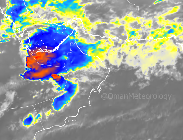 OmanMeteorology's tweet photo. 10:30 ليلاً
تأثر أجواء محافظتي ظفار والوسطى حالياً بخلايا رعدية متفرقة، وتدفق السحب على محافظات البريمي والظاهرة ومسندم وشمال الباطنة يصاحبها لاحقاً هطول أمطار رعدية متفاوتة الغزارة.. والله أعلم
#منخفص_المطير https://t.co/c4UmqZ0wzV