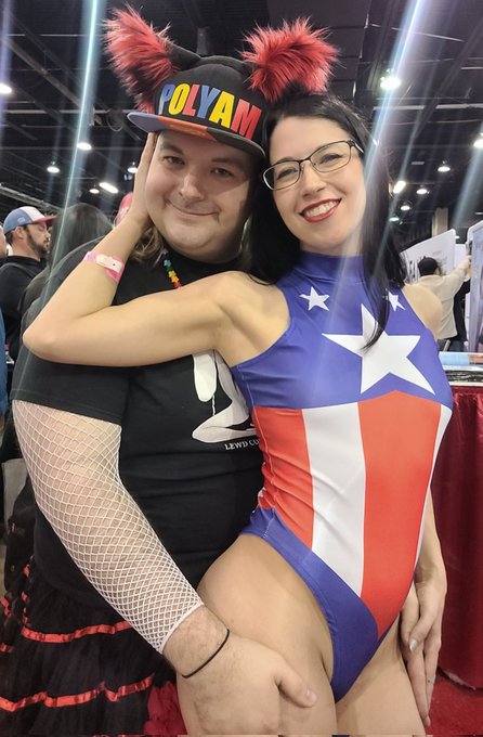 Exxxotica 2024 recap! @AlexxxCoal is so friendly and playful! Her charm made me blush! Thank you! https://t<a class="tags" href="/tag/alexxxcoal">@alexxxcoal</a>
