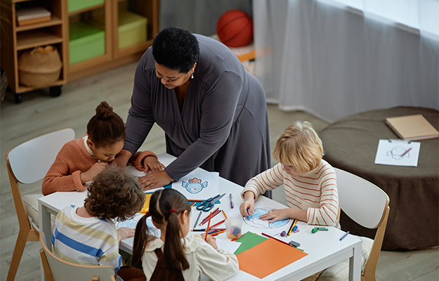 According to a new report by @terrijsabol and @dwschanz, Chicago's Universal PreK expansion increased enrollment in CPS' programs for 4-year-olds, with some differences in available seats between high- and low-poverty neighborhoods. spr.ly/6013w4hKP