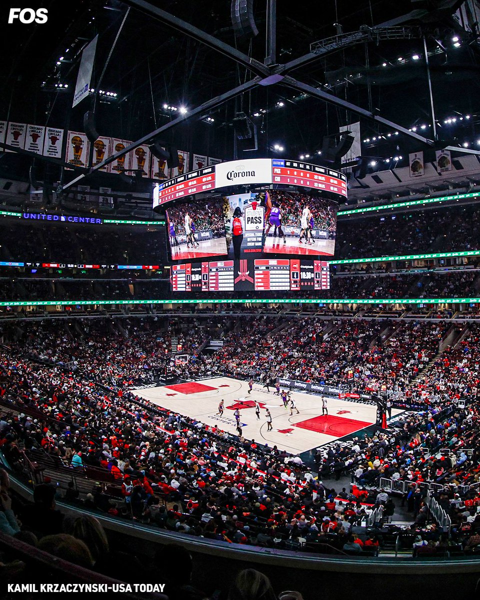 The NBA set all-time records for attendance and sellouts this season: • 872 sellouts—the most ever • 22,536,341 total fans—the most ever • 18,322 average attendance—the highest ever