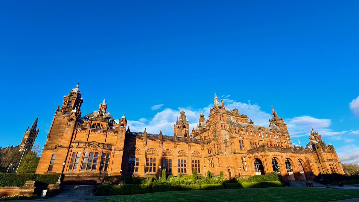 Given how hard it was raining most of the morning here in Glasgow, this isn't remotely how I thought today would end, but it's certainly a very welcome sight!

#glasgow #glasgowweather #blueskies #glasgowtoday #kelvingroveartgallery #architecture #glasgowbuildings #kelvingrove