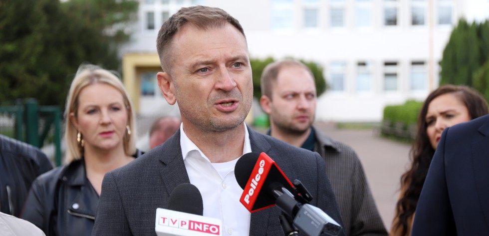 DziennikPolicki's tweet photo. @SlawomirNitras: „Nie istnieje takie ryzyko, żeby siatkarki @kpschemikpolice nie zagrały w przyszłym sezonie”

zobacz szczegóły: https://t.co/9jenPItsbI https://t.co/EfnG7jpOQ7