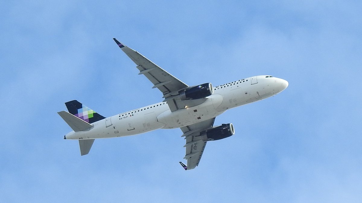 veryboeing's tweet photo. Volaris #A320 -233 #XAVLP first approach with a go-around and second approach onto Rwy 25L KLAX https://t.co/S0sEqPgl8k