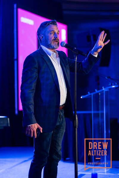 EsparzaUpdates's tweet photo. #RaulEsparza
#berkeleyrepOVATIONGala2024 https://t.co/WVJLfEzWTE