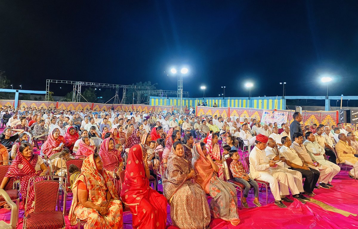 आज बाड़मेर शहर स्थित महावीर गार्डन में माननीय राज्यमंत्री श्री गोतम कुमार दक जी की गरिमामयी उपस्थित में आयोजित जैन समाज प्रबुद्धजन सम्मेलन में शामिल होकर समाज के प्रबुद्धजनों के साथ आत्मीय संवाद स्थापित कर आगामी लोकसभा चुनाव में भाजपा के समर्थन का आह्वान किया। इस सुअवसर पधारे…