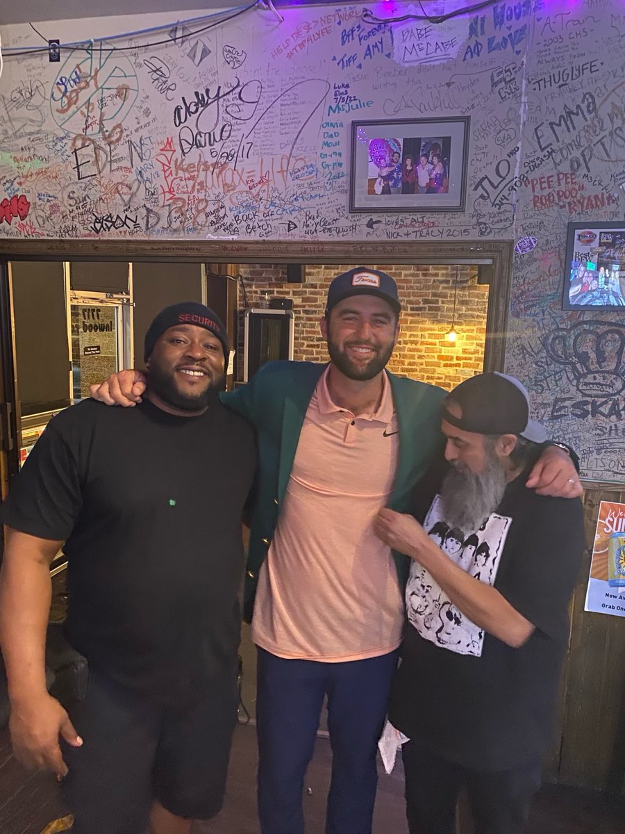 flushingitgolf's tweet photo. Scottie Scheffler went straight to the iconic dive bar the ‘Inwood Tavern’ to celebrate when he got home last night. Still in his green jacket too.

What an absolute legend!

@OldRowSports https://t.co/pSdm8WSN6R