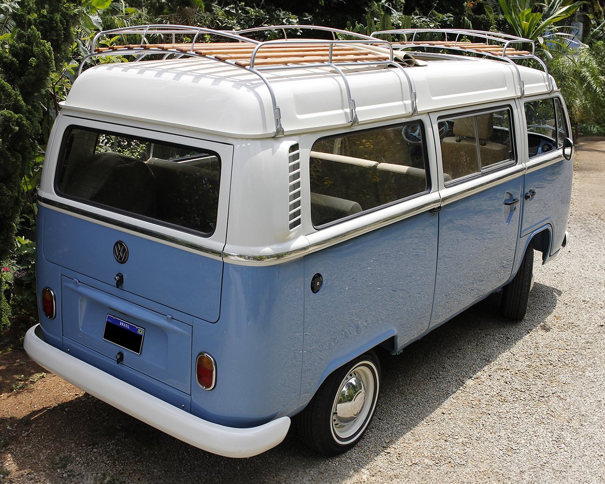 Barrett_Jackson's tweet image. Which one would you take home? The A&amp;amp;J Revival team in Brazil is bringing a 1974 @Volkswagen 23-window #microbus and a custom 1997 #Volkswagen #Kombi microbus to the 2024 Palm Beach Auction! See each of these sell with No Reserve, April 18-20

Full Docket: bit.ly/PB24TW-Volkswa…