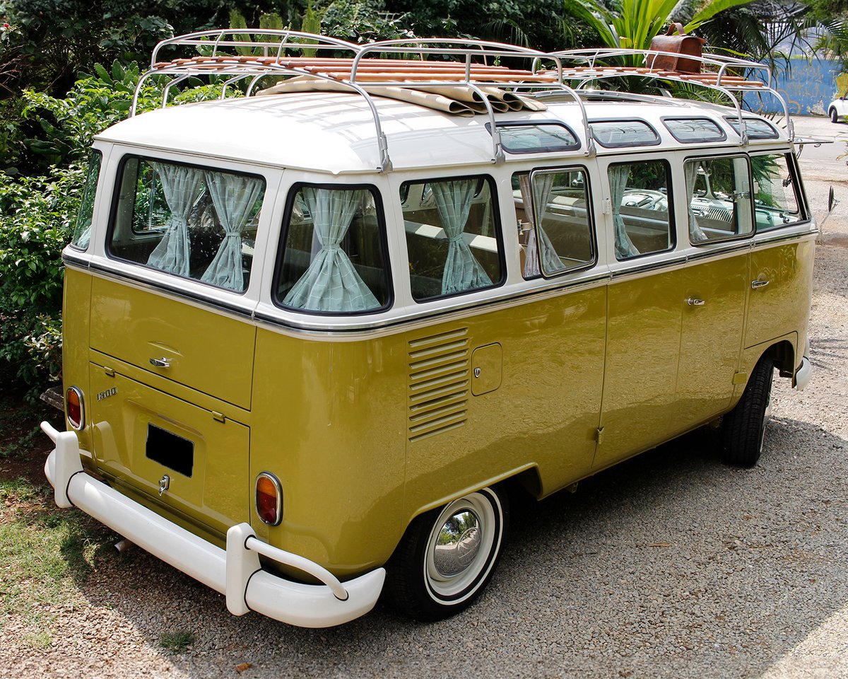 Barrett_Jackson's tweet image. Which one would you take home? The A&amp;amp;J Revival team in Brazil is bringing a 1974 @Volkswagen 23-window #microbus and a custom 1997 #Volkswagen #Kombi microbus to the 2024 Palm Beach Auction! See each of these sell with No Reserve, April 18-20

Full Docket: bit.ly/PB24TW-Volkswa…