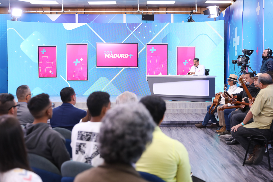 Hoy se estará transmitiendo el programa N° 41 de "Con Maduro+" a las 7:00pm. Recordando que el #17Abr del 2023 fue emitida su primera edición. Programa inigualable que ha llegado para potenciar la dupla imparable pueblo-gobierno por lo afirmativo venezolano.
#VamosPaLanteMaduro