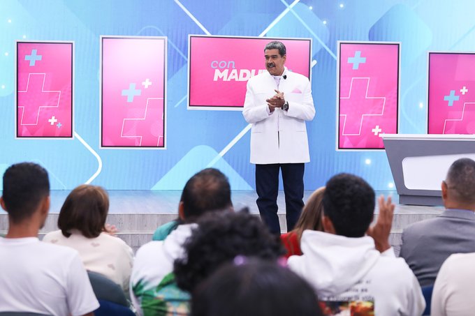 ¡Atentos! Hoy se estará transmitiendo el programa N° 41 de ‘’Con Maduro+’’ a las 7:00pm, donde el Pdte. <a href="/NicolasMaduro/">Nicolás Maduro</a> trae nuevos debates, consultas, más alegría e información para el pueblo venezolano.
#VamosPaLanteMaduro