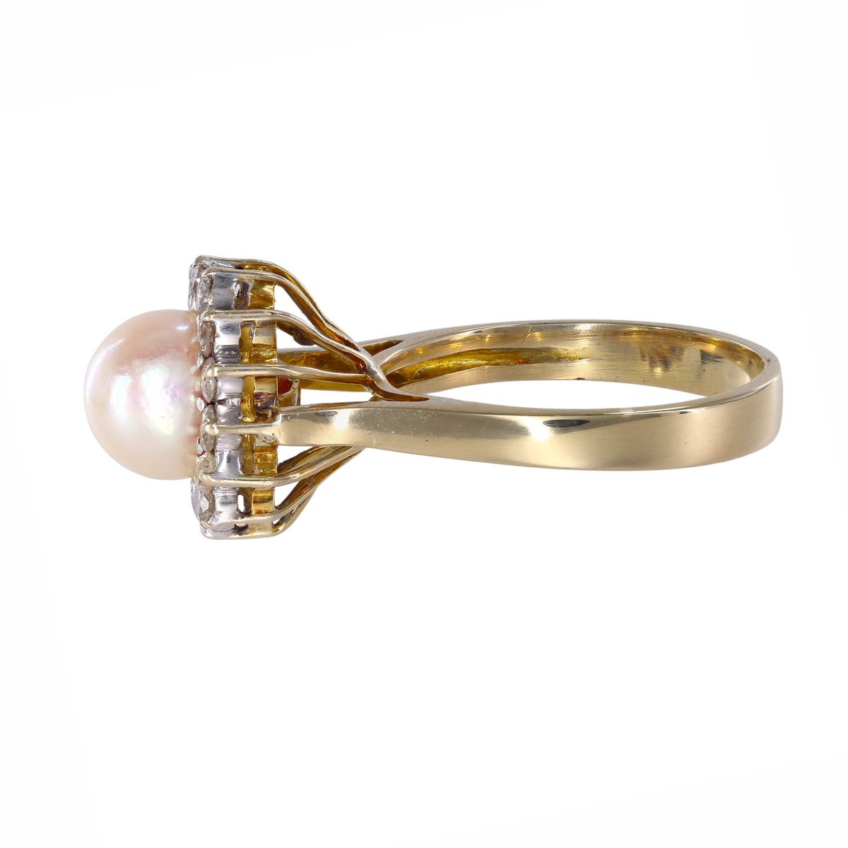 ✨ This 14k yellow gold cocktail ring showcases a stunning 6.5mm freshwater pearl surrounded by 14 dazzling diamonds. 💍✨30% Off, Final price: $279.99.  #GemstoneRings #GoldRings #FineJewelry #GoldCocktailRings #GemstoneJewelry #PrelovedJewelry #777Jewelry