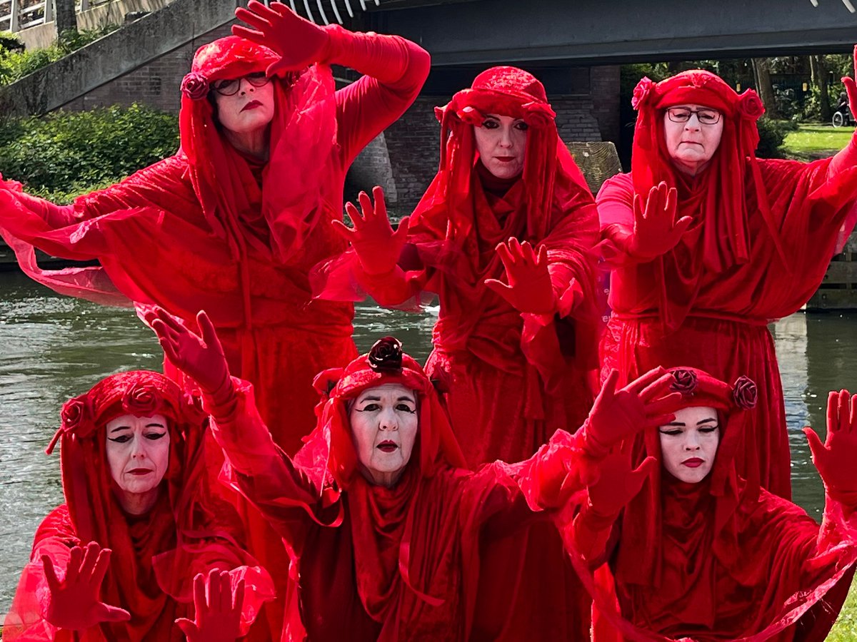 XR_Newbury's tweet image. Fantastic to see members of @redrebelbrigade in #Newbury yesterday at the ARK demo against sewage in our waterways. Fantastic turn out. Thankyou to all the organisers and those who spoke advocating real action. @GreenJennyJones 
@AnothervoiceWB 
@XRebellionUK 
@Feargal_Sharkey