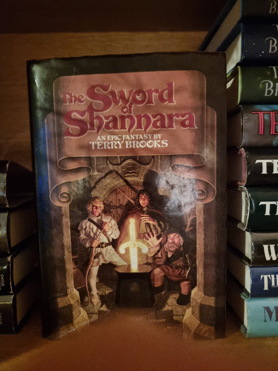 @LibraryOfAViki1 Love @tadwilliams and @robinhobb 
Currently started the re-read of my favorite fantasy series (Shannara) by @TerryBrooks
