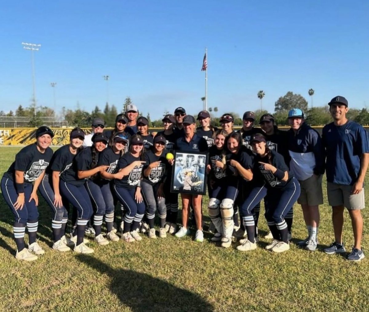 Softball final Bullard 7 Edison 2 Congratulations to Knights head coach Jamie Maxey for winning her 500th career game. 5🥎🥎 @BHSKnights_SB @CalHiSports