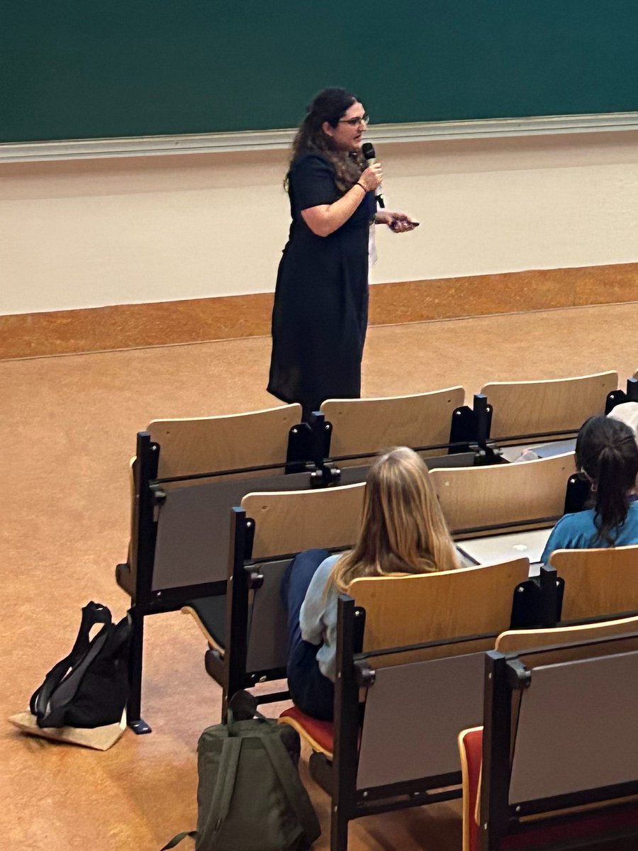 FunGenLab's tweet photo. Throwback to last Friday: Team FunGen was well-represented at the yearly @BeSHGenet meeting. 🎉Great job @eva_dhaene, @RocioPerezBaca and @hamerlinck_lisa 👏👏! Lisa even scored a cool poster prize 🌟!! Congrats to our great @RAREMED1 and @cmggent colleagues too! https://t.co/TCLuboRGXy