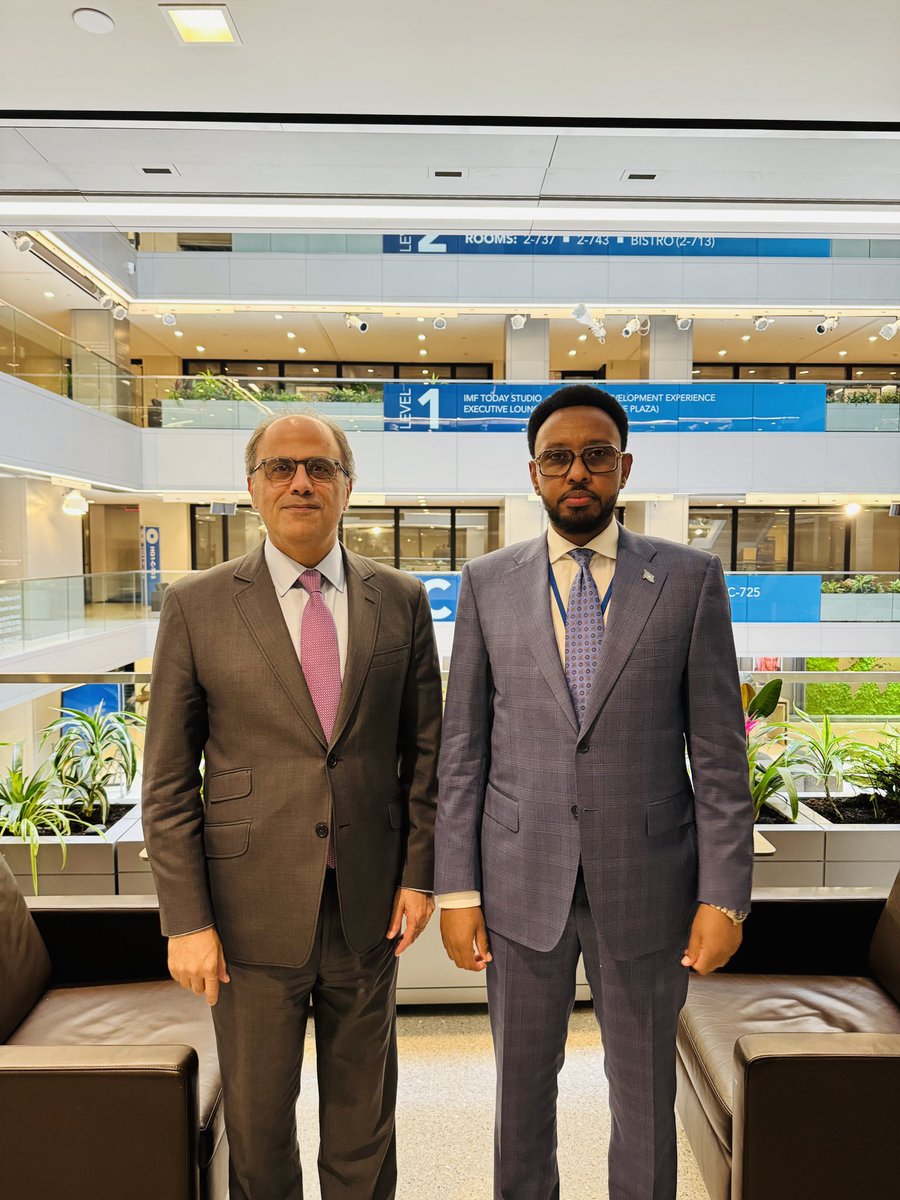 On the1st day of the @WorldBank @IMFNews Spring Meetings in #Washington DC it was a pleasure to meet with Jihad Azour, the Director of the Middle East and Central Asia department at the IMF and #Somalia team. We discussed the implementation of the ongoing 3 Year successor program