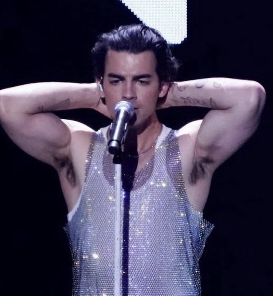 JoeJonasContent's tweet photo. Joe Jonas. https://t.co/0hIYYdRhqP