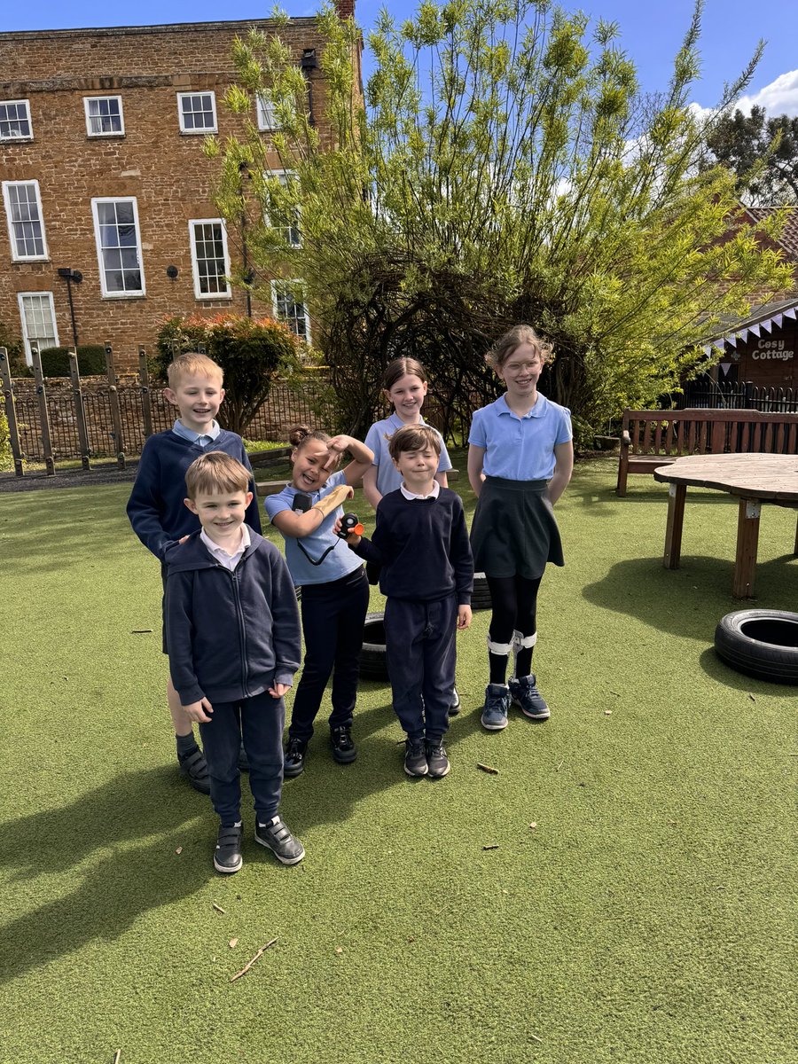 Today our school council helped @jellymoring from #letsgozero to complete a sustainability audit of  our school. They measured Co2, light intensity & thermal images of the whole school - it was very insightful as we plan to reduce our carbon footprint aim to improve our school 🤩