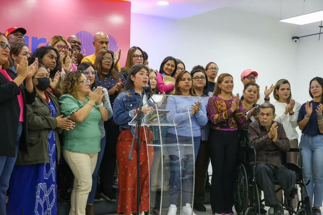 vargas_mimou's tweet photo. Desde el Movimiento Futuro nos preparamos para la gran Consulta Popular Nacional el próximo 21 de abril. 

En reunión con el equipo promotor hoy estuvimos  afinando los detalles. 

¡Unión, esfuerzo y voluntad! 

#MovimientoFuturo 
#VamosPaLanteMaduro https://t.co/rq8sMenVZy