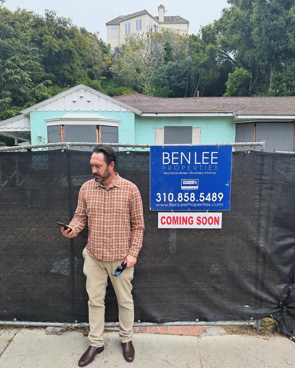 Making deals, houses coming down! 📲🏠 Prime real estate in Santa Monica. 🏖️ Coming soon. Phone is always on, so give us a call. #BenLeeProperties 

#realestate #santamonica #luxury 
#realtor #beverlyhills #losangeles