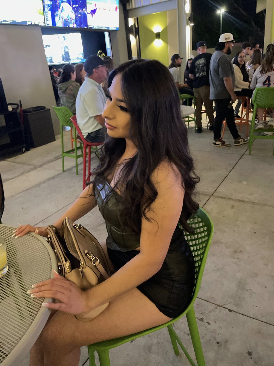 lustsparkles's tweet photo. Loving myself unconditionally because I deserve it. 💚 https://t.co/dVFJAJtTEc