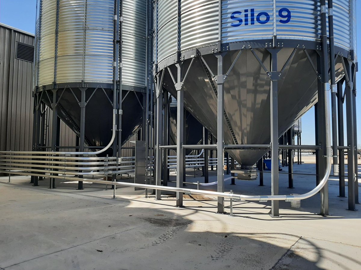 pierson_ken's tweet photo. Pneumatic fill & unload piping installed on 2409 Resin hopper combos @meridianmfg #Armtec https://t.co/ahPoNTrYNB